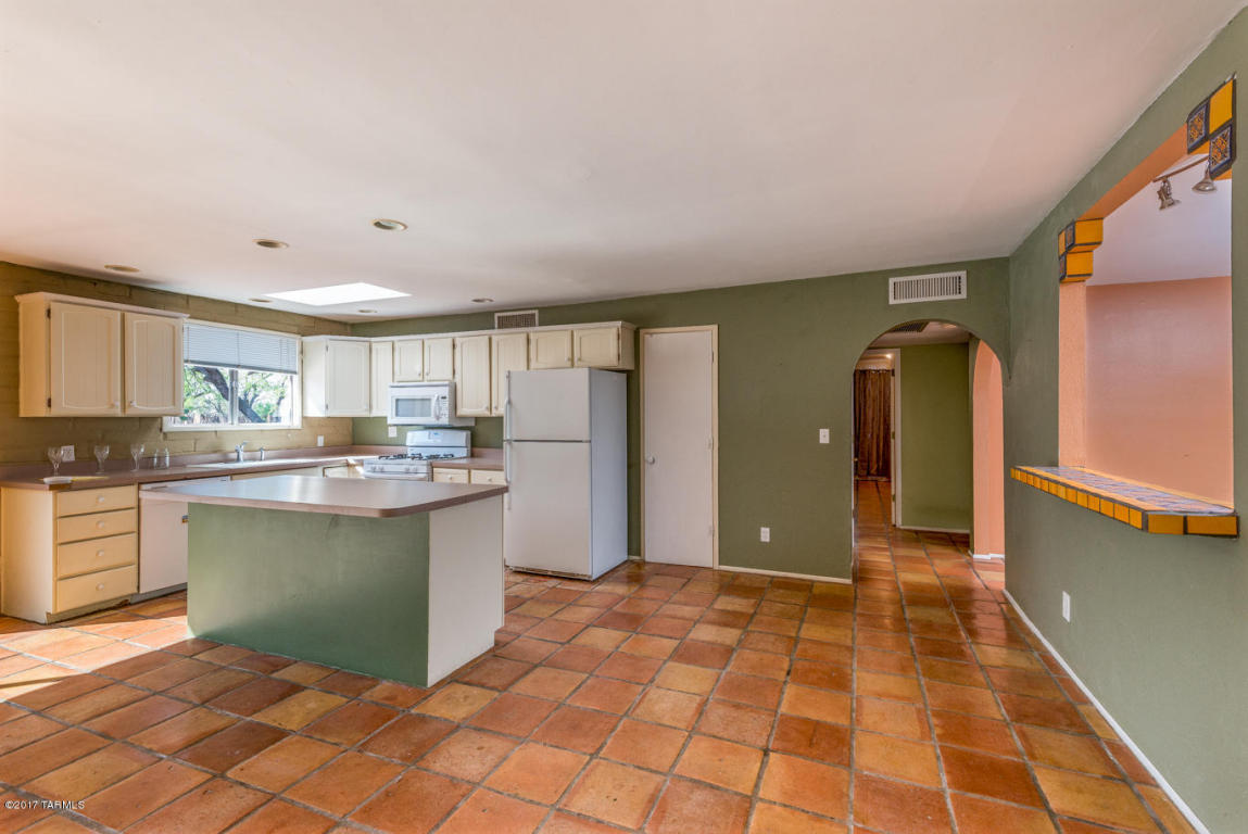 8840 E Hawk Pl, Tucson, AZ 85749 photo 6