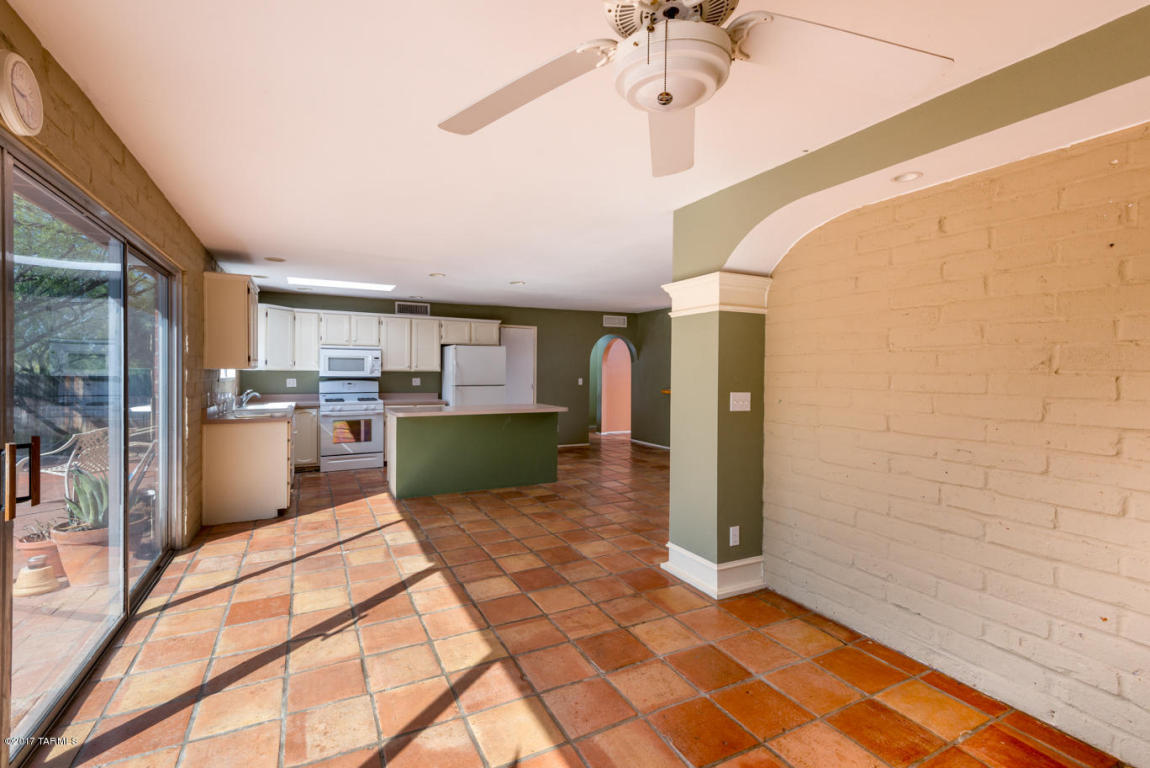 8840 E Hawk Pl, Tucson, AZ 85749 photo 10