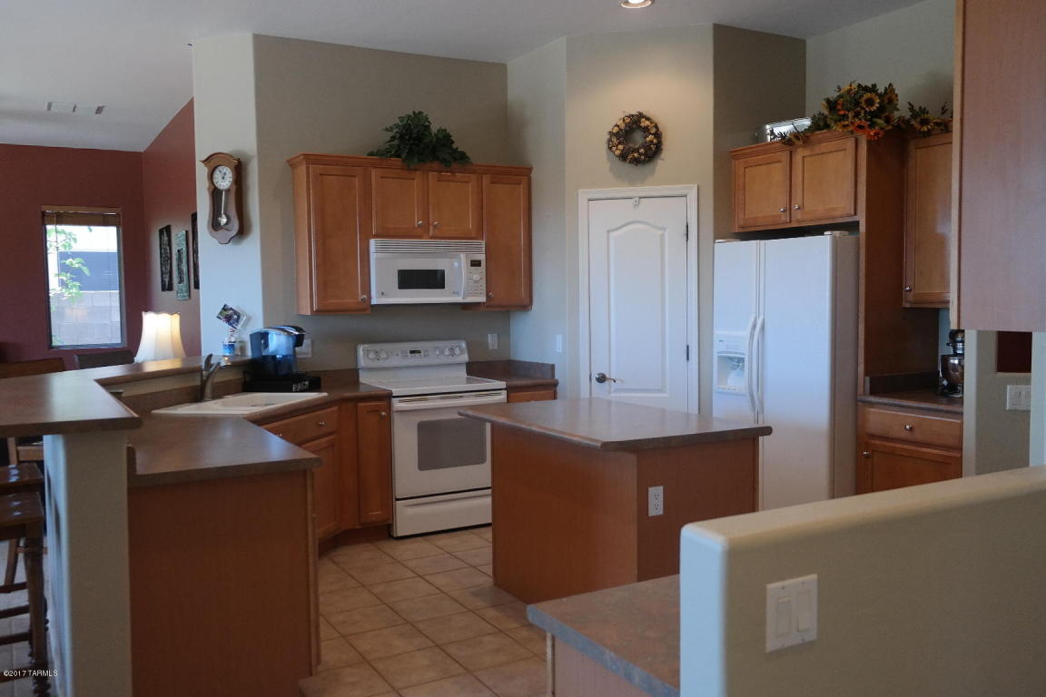 10538 E Heartleaf Dr, Tucson, AZ 85747 photo 4