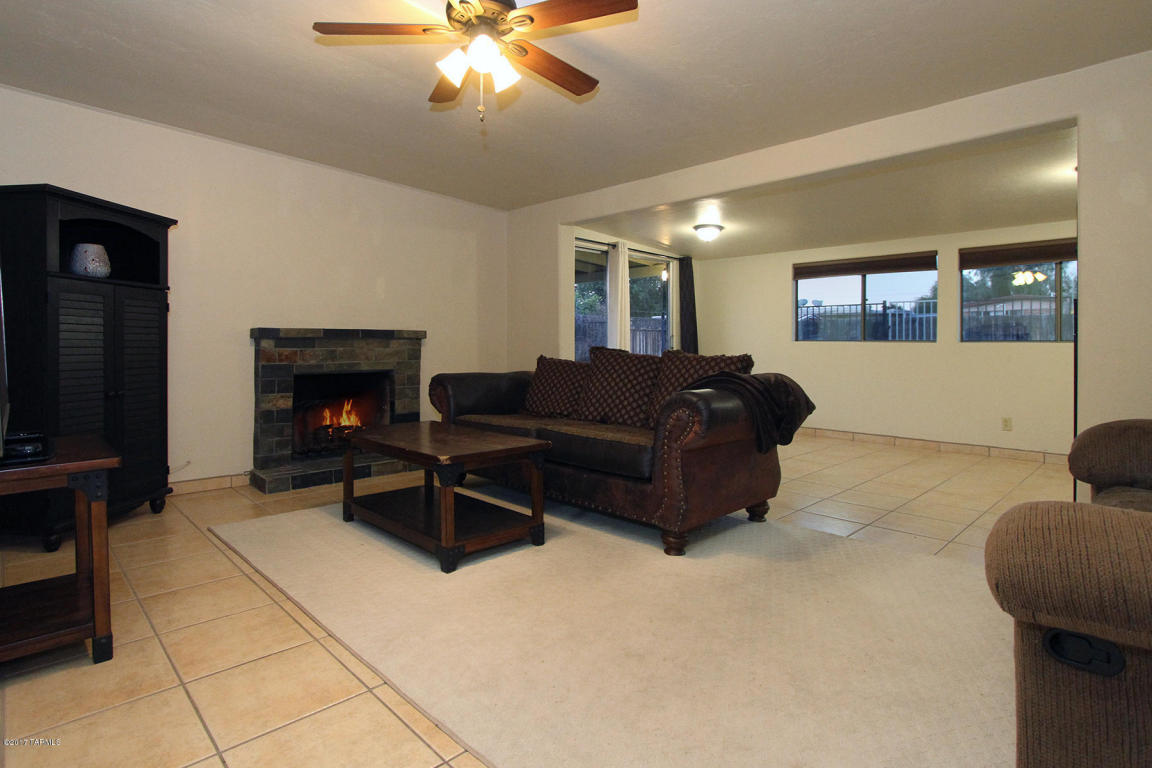 7950 E 20th Pl, Tucson, AZ 85710 photo 2