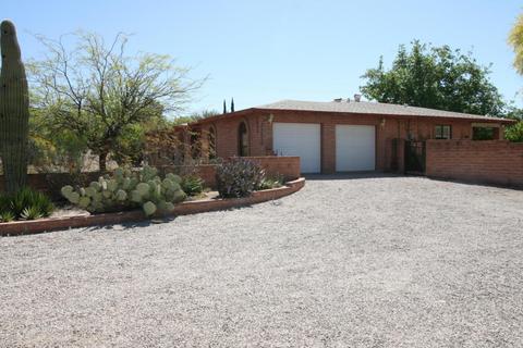 8960 E Saddleback Dr, Tucson, AZ 85749 photo 1
