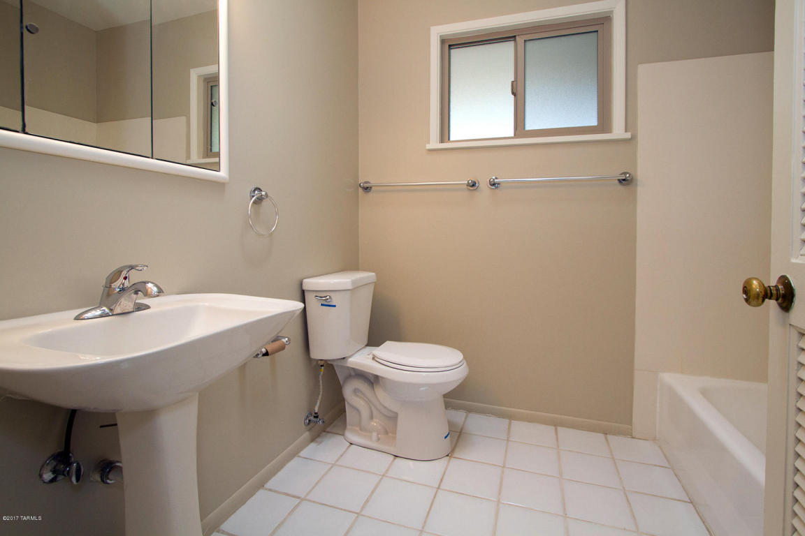 4757 E Montecito St, Tucson, AZ 85711 photo 13
