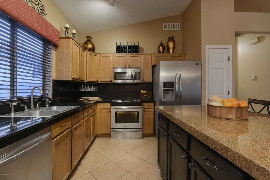  8002 N Atolia Dr, Tucson, AZ 85743 photo 17