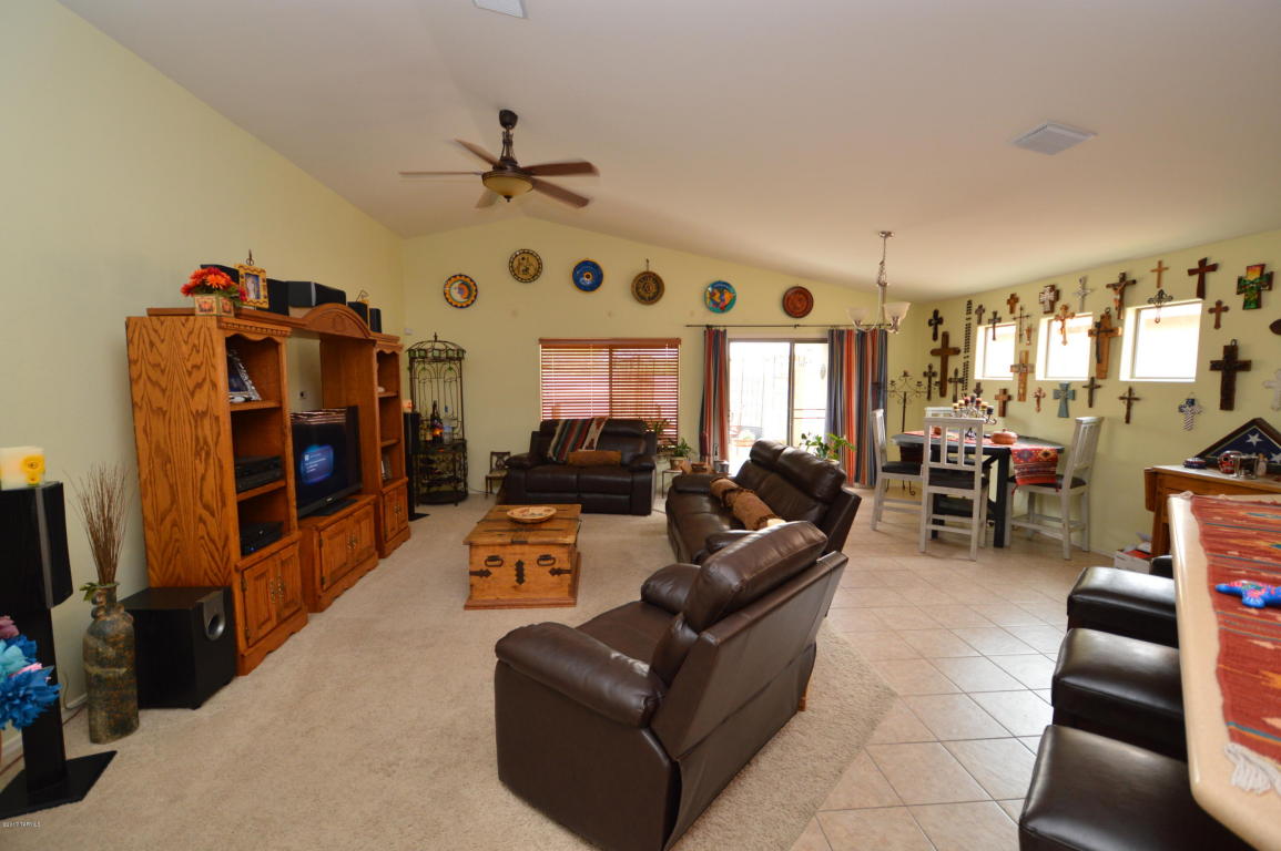 8946 S Beechnut Ln, Tucson, AZ 85756 photo 2