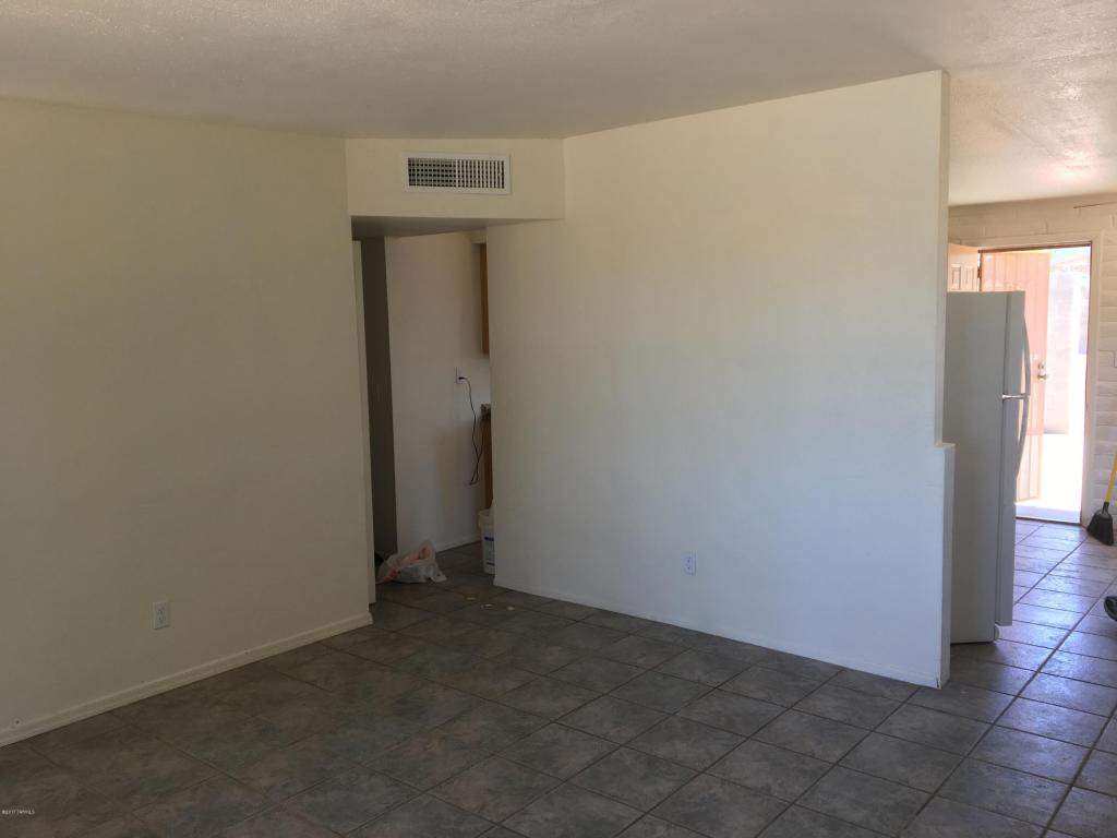 5721 S Herpa Dr, Tucson, AZ 85706 photo 2