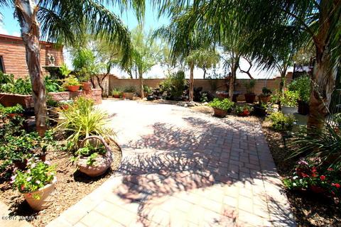 1302 E Thunderhead Cir, Tucson, AZ 85718 photo 1