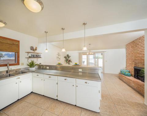 8821 E Mcclellan St, Tucson, AZ 85710 photo 7