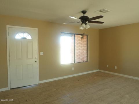 6424 S Buckaroo Loop, Tucson, AZ 85757 photo 2