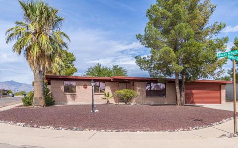 9301 E Pikes Peak Dr, Tucson, AZ 85710 photo 2