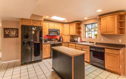 9301 E Pikes Peak Dr, Tucson, AZ 85710 photo 4