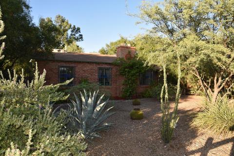 1815 E Seneca St, Tucson, AZ 85719 photo 2