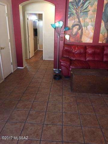 8864 E Apple Tree Dr, Tucson, AZ 85730 photo 3