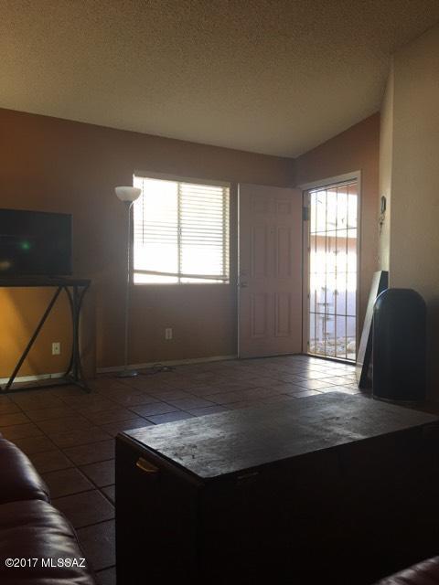 8864 E Apple Tree Dr, Tucson, AZ 85730 photo 2