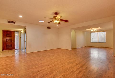 8750 E 26th St, Tucson, AZ 85710 photo 3