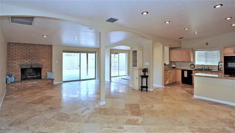8724 E Burning Tree Dr, Tucson, AZ 85710 photo 3