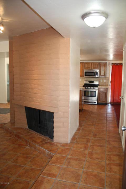 8402 E Beverly St, Tucson, AZ 85710 photo 4