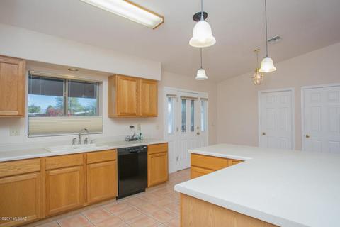 656 E Macon Dr, Vail, AZ 85641 photo 3