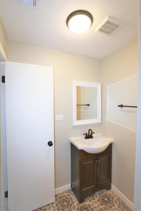 4857 E Montecito St, Tucson, AZ 85711 photo 9