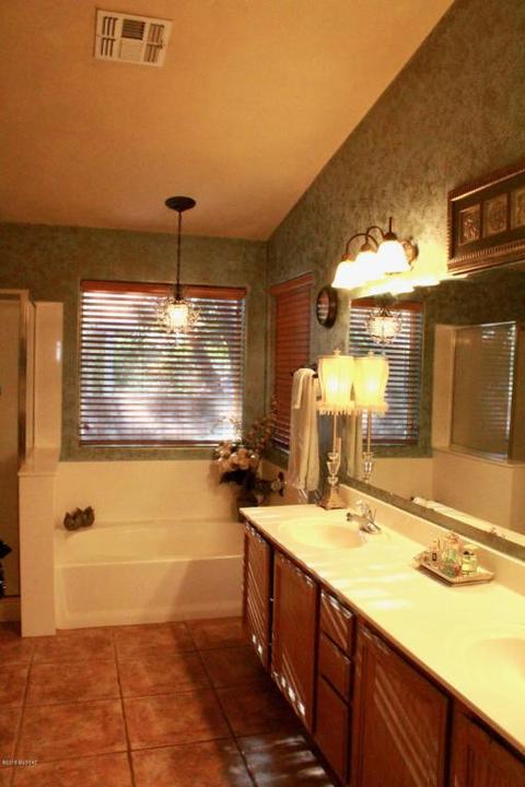 9077 N Eaglestone Loop, Tucson, AZ 85742 photo 16