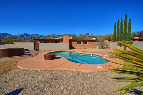 9340 E Walnut Tree Cir, Tucson, AZ 85749 photo 1