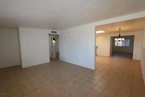 2406 E Parkside Dr, Tucson, AZ 85713 photo 2