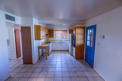 6743 E Montecito Dr, Tucson, AZ 85710 photo 2