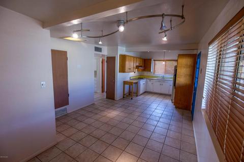 6743 E Montecito Dr, Tucson, AZ 85710 photo 4