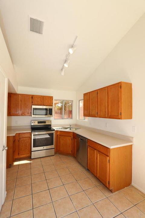 5418 S Wembly Rd, Tucson, AZ 85746 photo 2