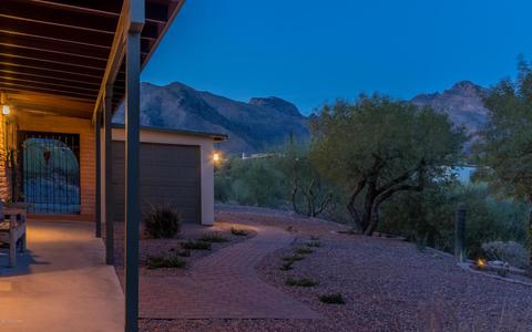 1010 E Silvertree Dr, Tucson, AZ 85718 photo 11