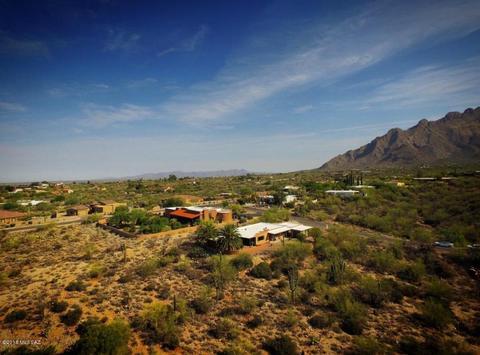 1010 E Silvertree Dr, Tucson, AZ 85718 photo 2