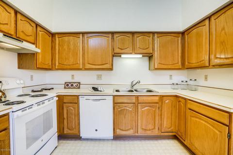 8610 E Pembrook Dr, Tucson, AZ 85715 photo 3