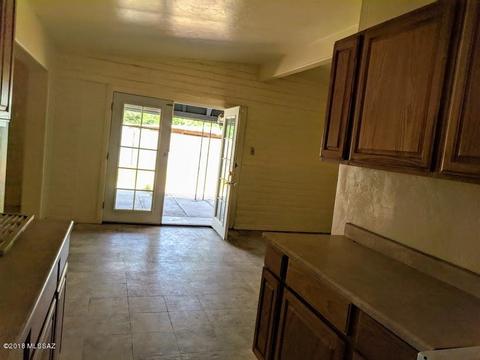 7931 E Julia Pl, Tucson, AZ 85710 photo 6