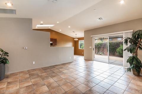 1340 E Mountain Pl, Tucson, AZ 85719 photo 3