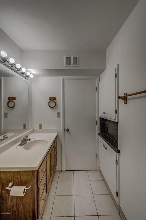 4402 E Sylvane St, Tucson, AZ 85711 photo 17