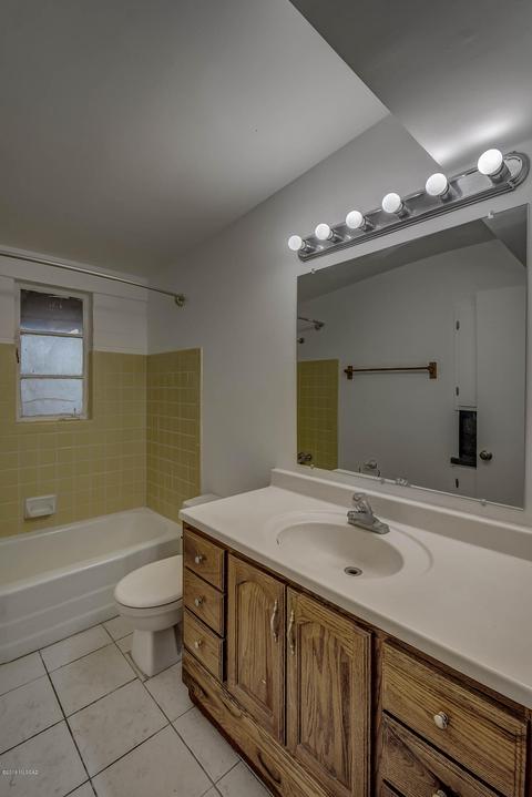 4402 E Sylvane St, Tucson, AZ 85711 photo 16