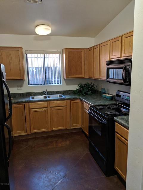 412 E Geronimo Bluff Loop, Tucson, AZ 85705 photo 2