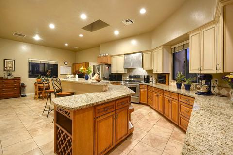 10050 E Walnut Tree Dr, Tucson, AZ 85749 photo 9