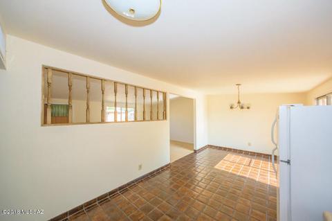 5545 S Oriole Ave, Tucson, AZ 85746 photo 4