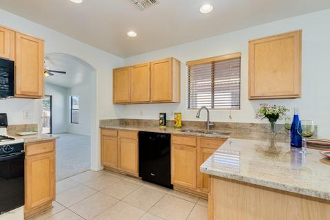 8458 E Sarnoff Ridge Loop, Tucson, AZ 85710 photo 2