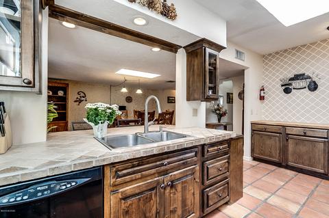 8035 E Shadow Ln, Tucson, AZ 85750 photo 11