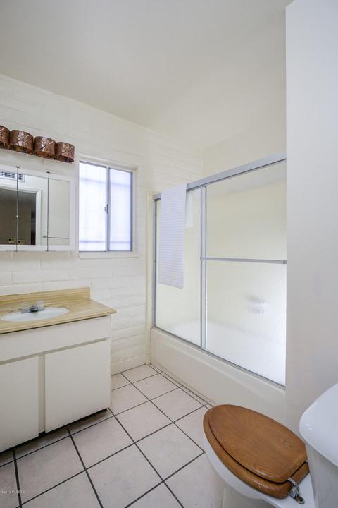 9562 E Myra Dr, Tucson, AZ 85730 photo 8