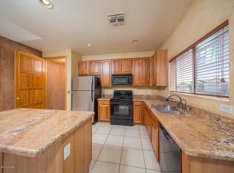 10229 E Wasp Spring Dr, Tucson, AZ 85748 photo 8