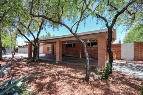 6749 E Montecito Dr, Tucson, AZ 85710 photo 2