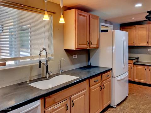7925 E 18th Pl, Tucson, AZ 85710 photo 5