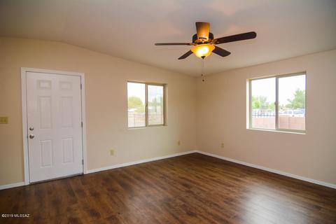 2403 S Plumer Ave, Tucson, AZ 85713 photo 5