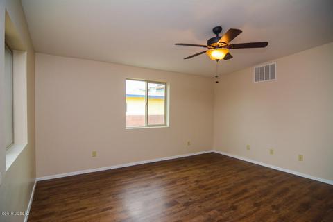 2403 S Plumer Ave, Tucson, AZ 85713 photo 4