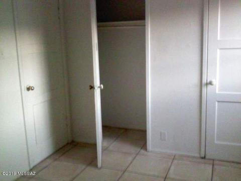 2527-2529 E Cameron Vista Ave S, Tucson, AZ 85713 photo 8