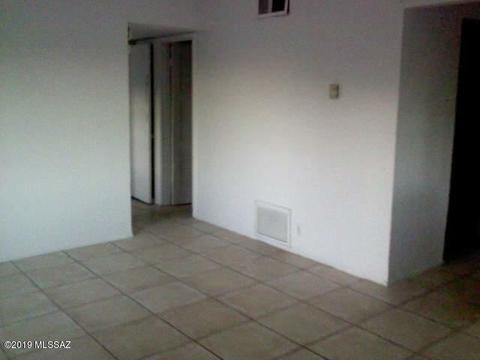 2527-2529 E Cameron Vista Ave S, Tucson, AZ 85713 photo 9