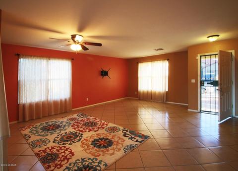 8460 E Hodgman Pl, Tucson, AZ 85747 photo 2