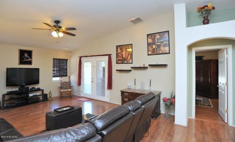 8409 E Sarnoff Ridge Loop, Tucson, AZ 85710 photo 12